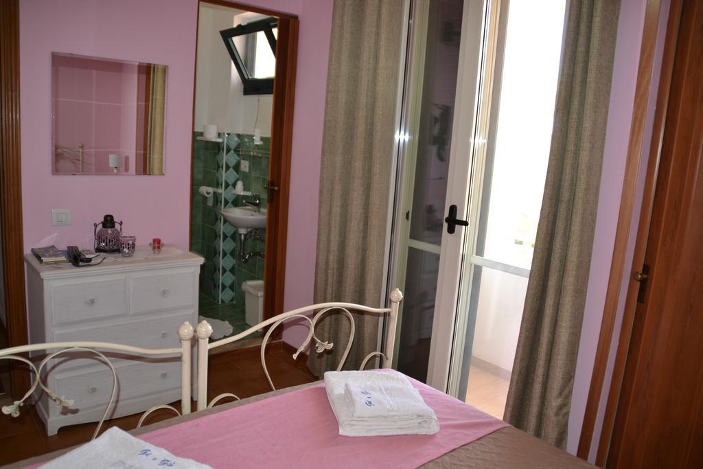 B&B Gi & Gio Cabras Exterior photo