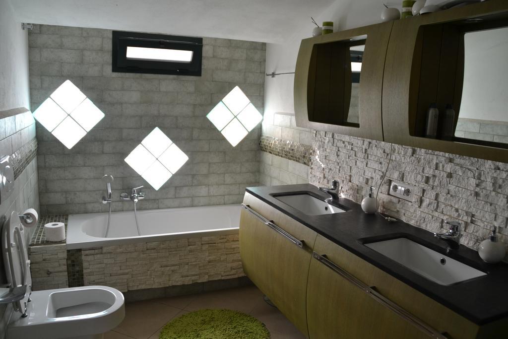 B&B Gi & Gio Cabras Exterior photo